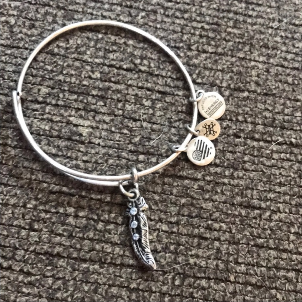 2017 Feather II bracelet. Like new!!
